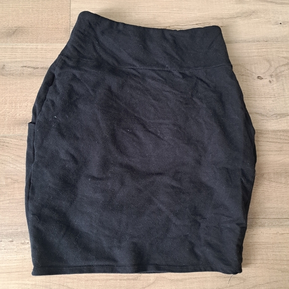 Urban Behavior Black Skirt w/ Pockets - Picture 4 of 4